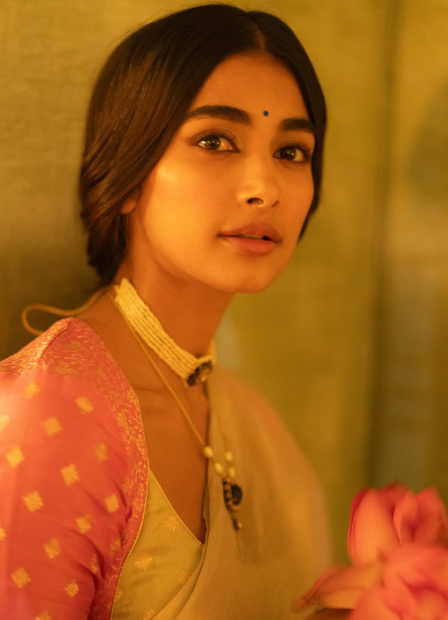 Pooja_20Hegde2.jpg 3