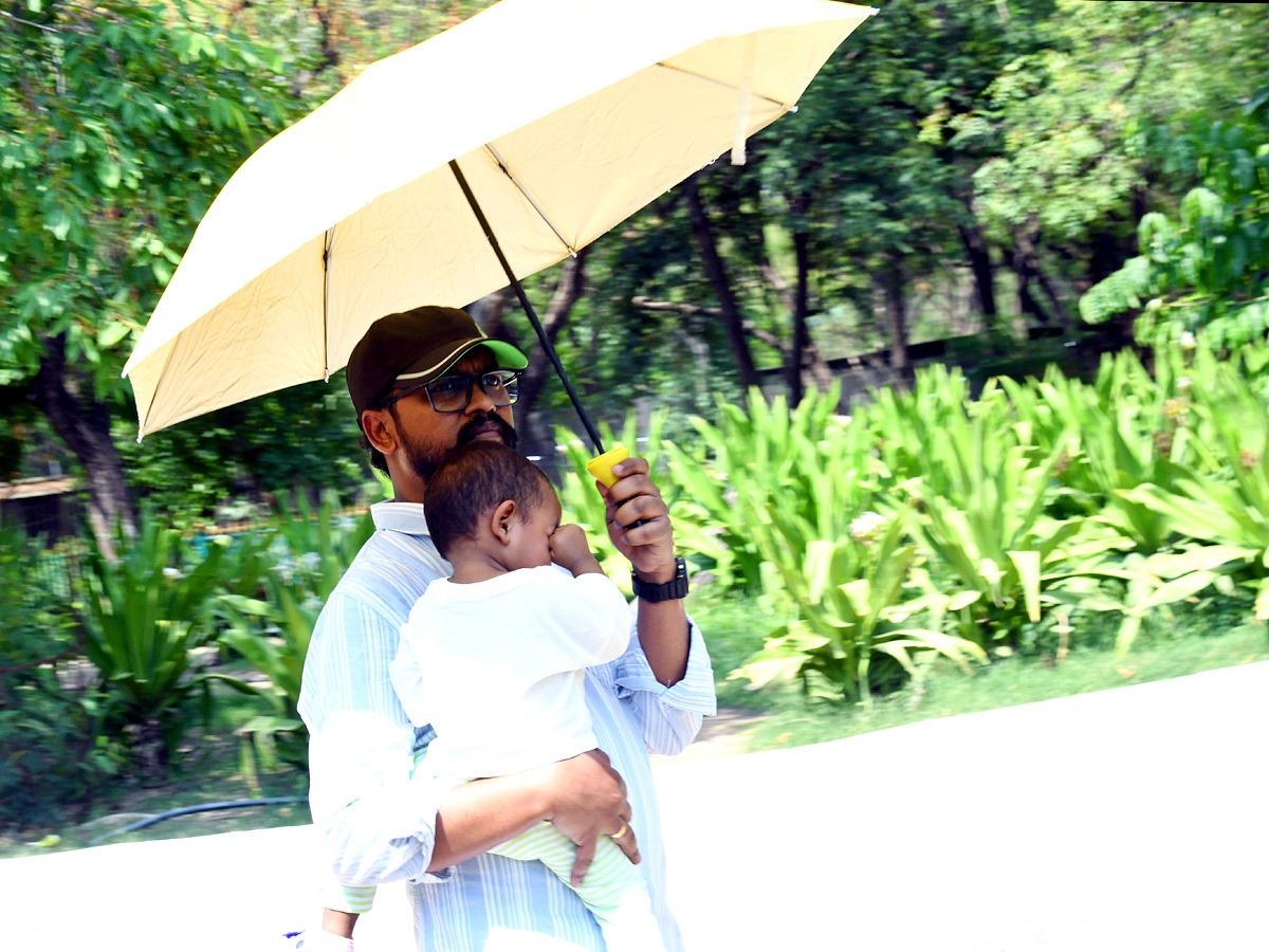 Tourists_20Throng_20To_20Nehru_20Zoological_20Park_20Photos_20_2811_29.jpg 11
