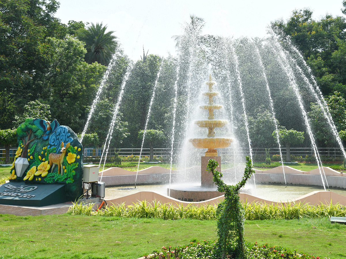 Tourists_20Throng_20To_20Nehru_20Zoological_20Park_20Photos_20_282_29.jpg 3