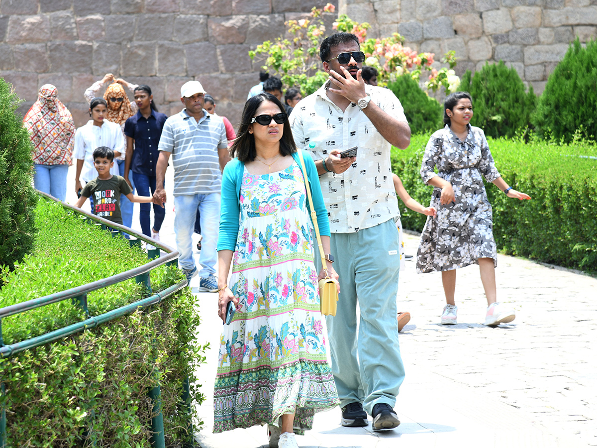 Hyderabad_20Tourists_20throng_20Golconda_20Fort_20Photos__20_283_29.jpg 3