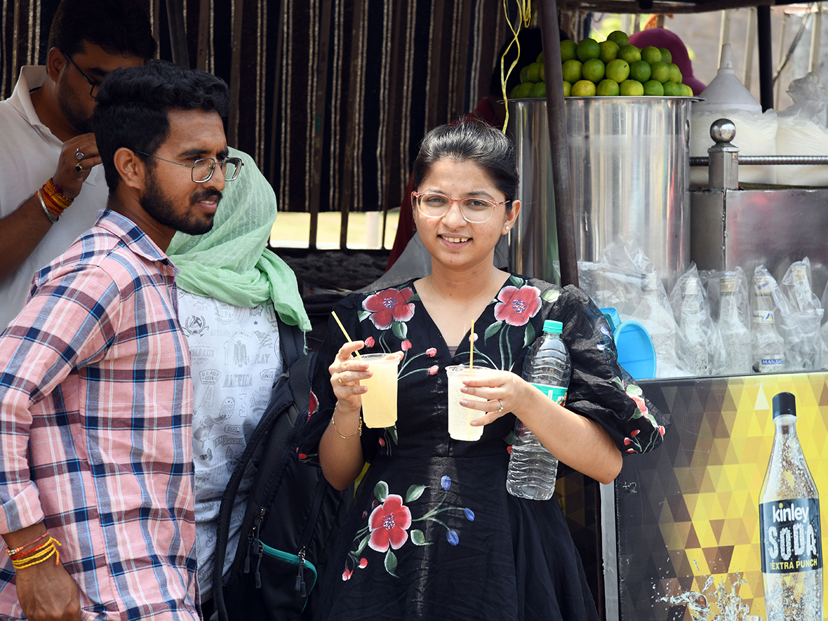 Hyderabad_20Tourists_20throng_20Golconda_20Fort_20Photos__20_286_29.jpg 6
