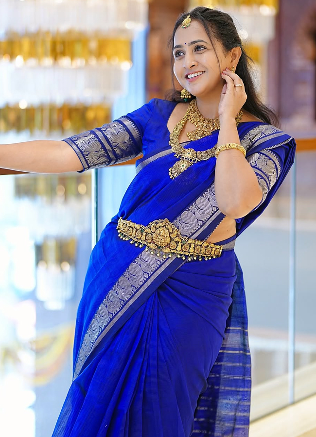 Lasya_20in_20blue_20saree10.jpg 11