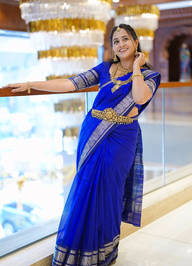 Lasya_20in_20blue_20saree11.jpg 12