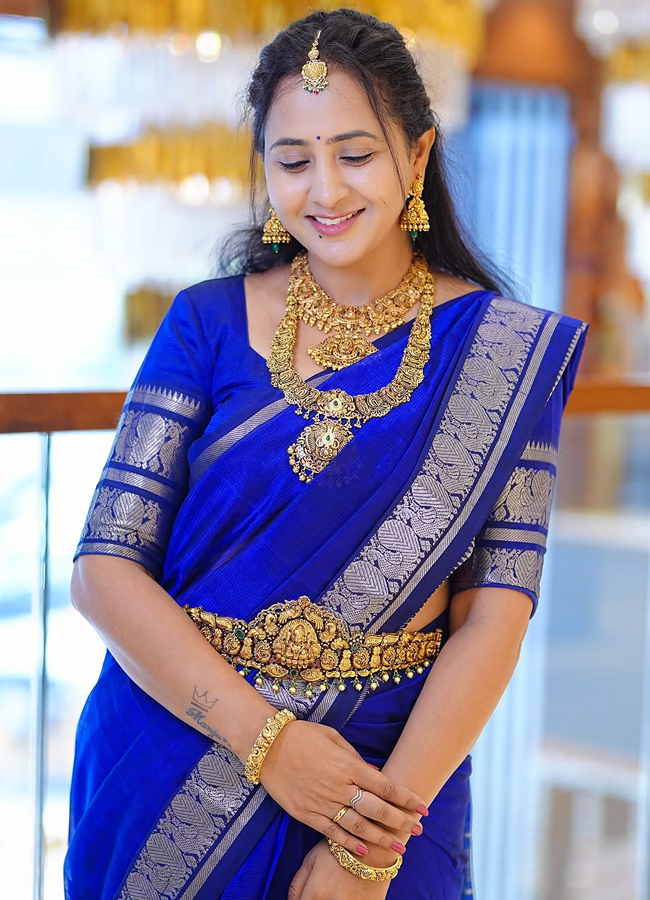 Lasya_20in_20blue_20saree2.jpg 3