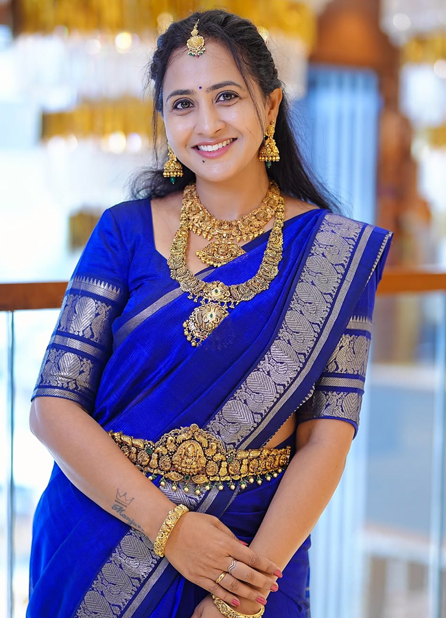 Lasya_20in_20blue_20saree3.jpg 4