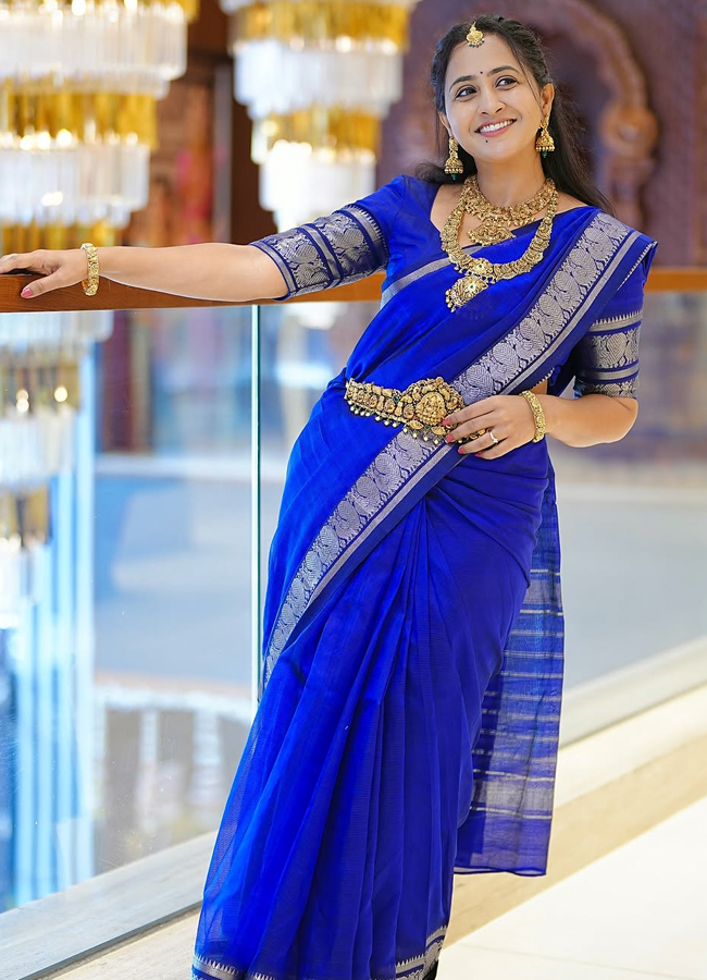 Lasya_20in_20blue_20saree4.jpg 5