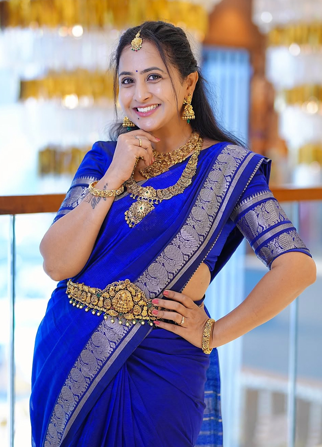 Lasya_20in_20blue_20saree5.jpg 6