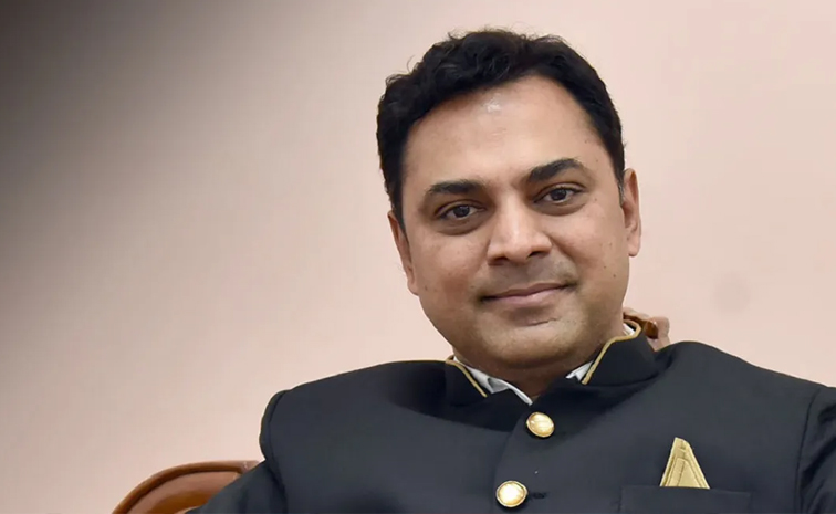 krishnamurthy-subramanian-I.jpg