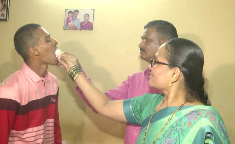 Cake_Cutting_Parents.jpg