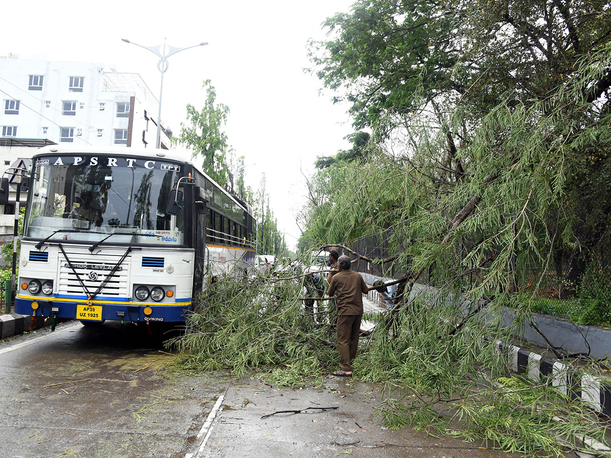 Heavy_20Rain_20At_20Tirupati_20Photos__20_2820_29.jpg 20