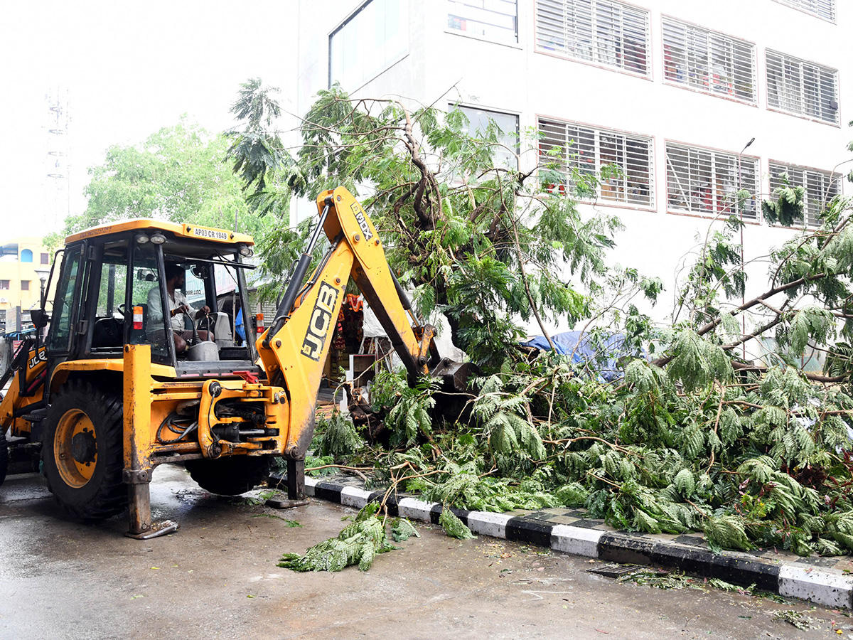 Heavy_20Rain_20At_20Tirupati_20Photos__20_2821_29.jpg 21