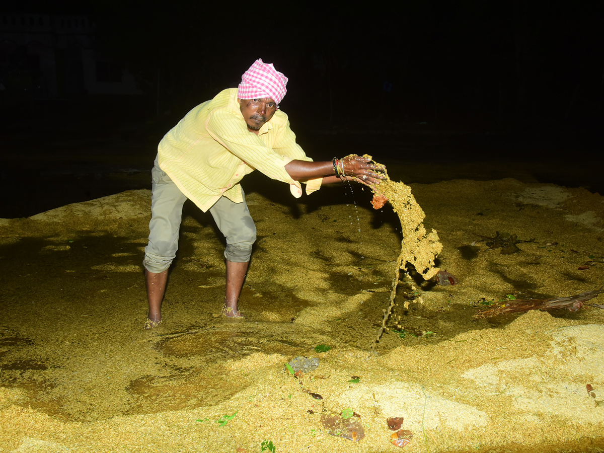 Unseasonal_20Rains_20in_20Telugu_20States_20Photos__20_2820_29.jpg 20