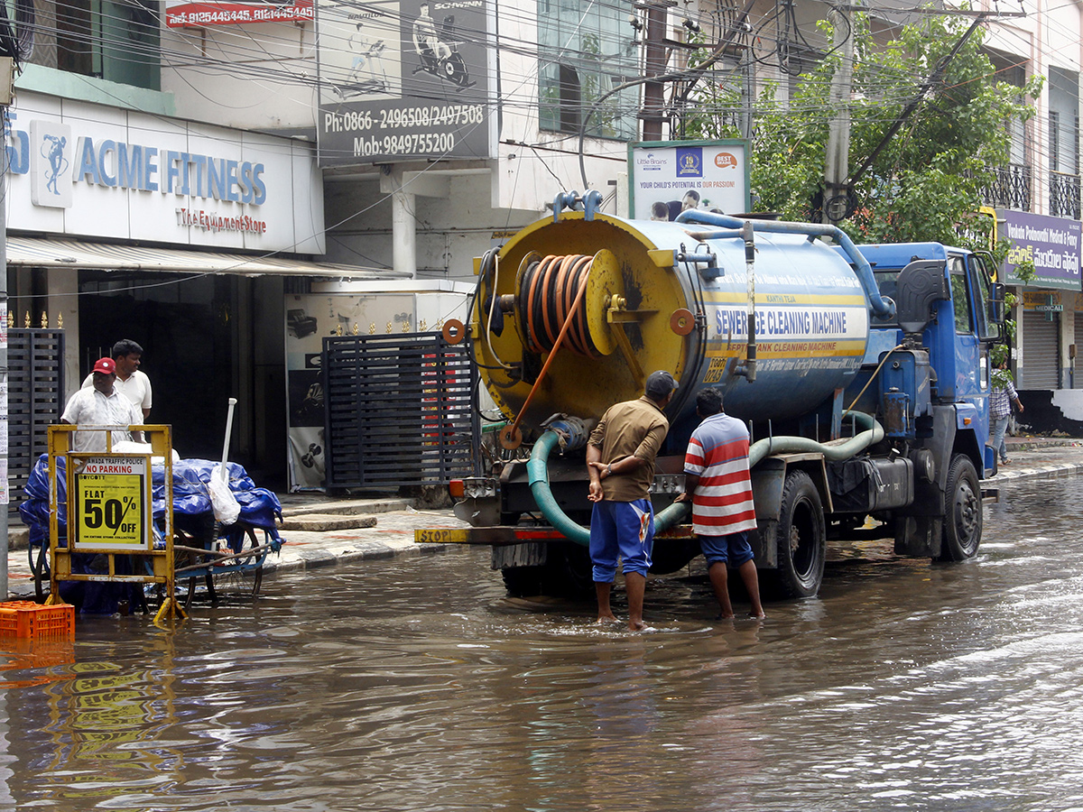 Unseasonal_20Rains_20in_20Telugu_20States_20Photos__20_288_29.jpg 8
