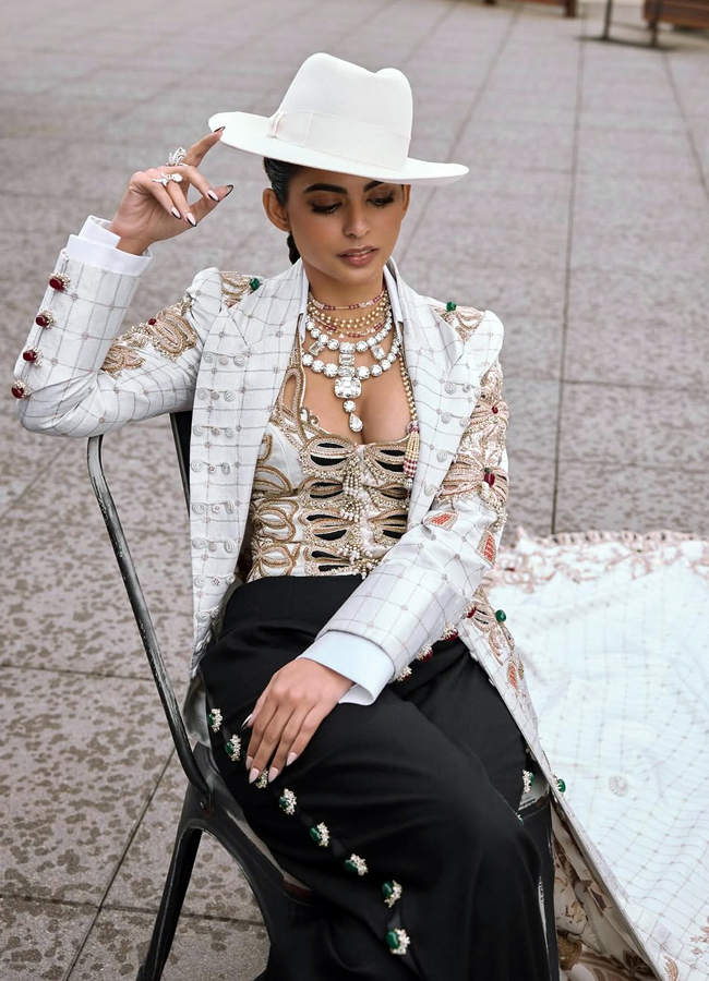 IShaa_20Ambani1.jpg 2
