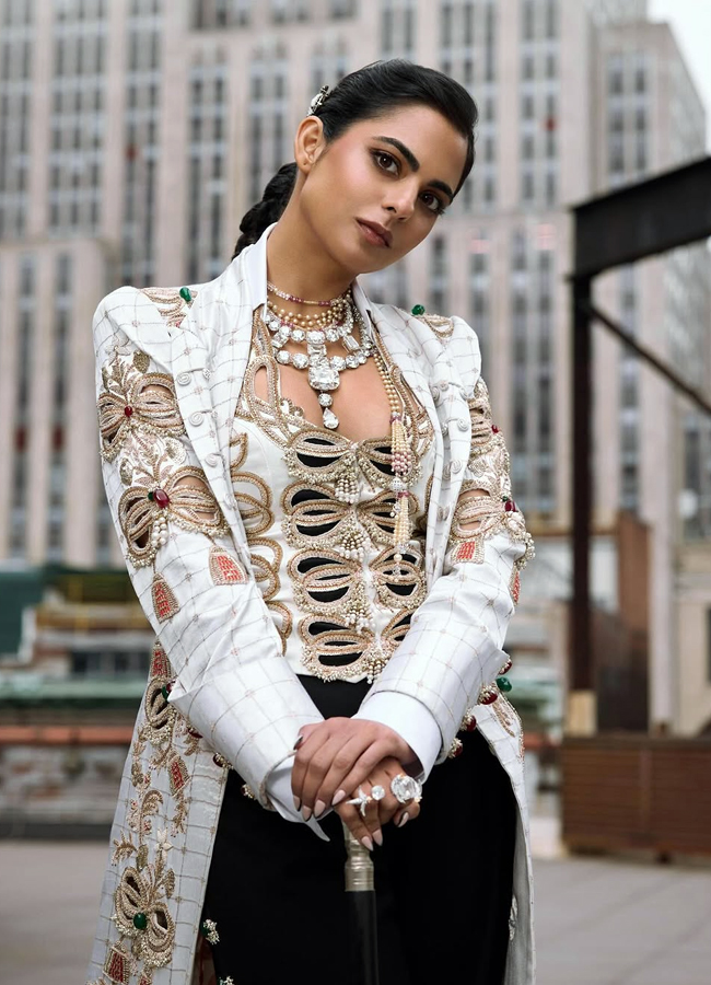 IShaa_20Ambani2.jpg 3
