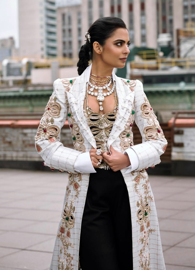 IShaa_20Ambani4.jpg 5