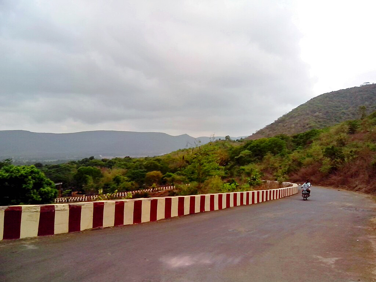 Talupulamma_20Lova_20Temple_20in_20Kakinada_20district_20__20_2811_29.jpg 11