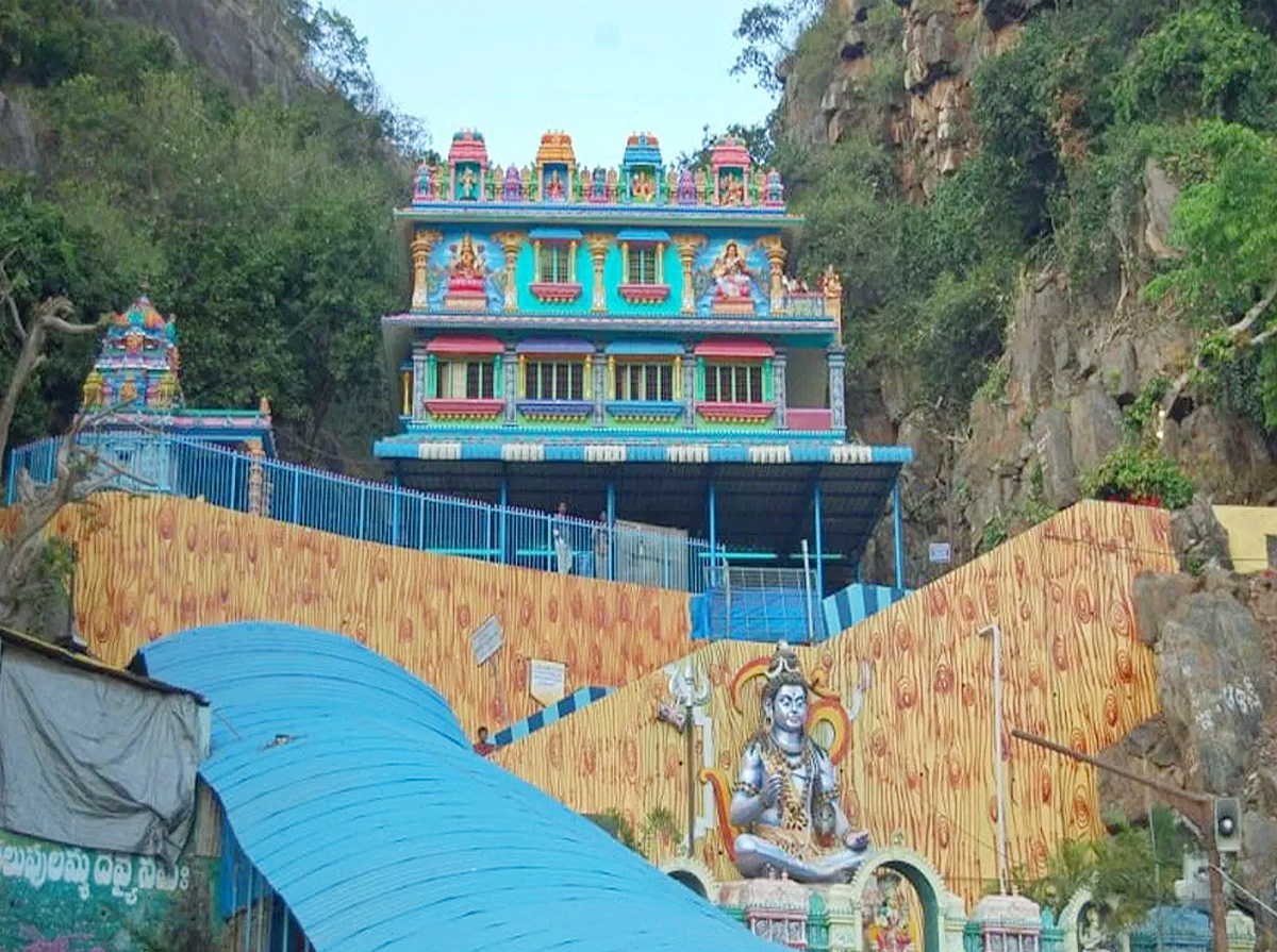 Talupulamma_20Lova_20Temple_20in_20Kakinada_20district_20__20_286_29.jpg 6