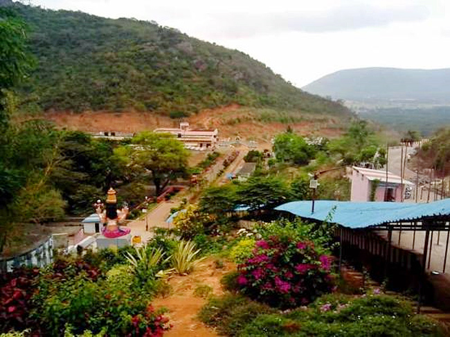 Talupulamma_20Lova_20Temple_20in_20Kakinada_20district_20__20_288_29.jpg 8