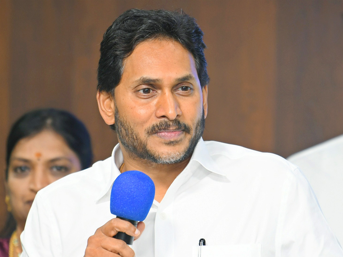 YS_20Jagan_20Meeting_20With_20Party_20Leaders_20At_20Rajampet_2CMadakasira_20Photos_20_289_29.jpg 7