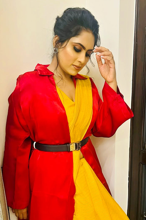 producer_20Dil_20Raju_20Wife_20Tejaswini_20Glamorous_20Stills_20Photos_20_288_29.jpg 9
