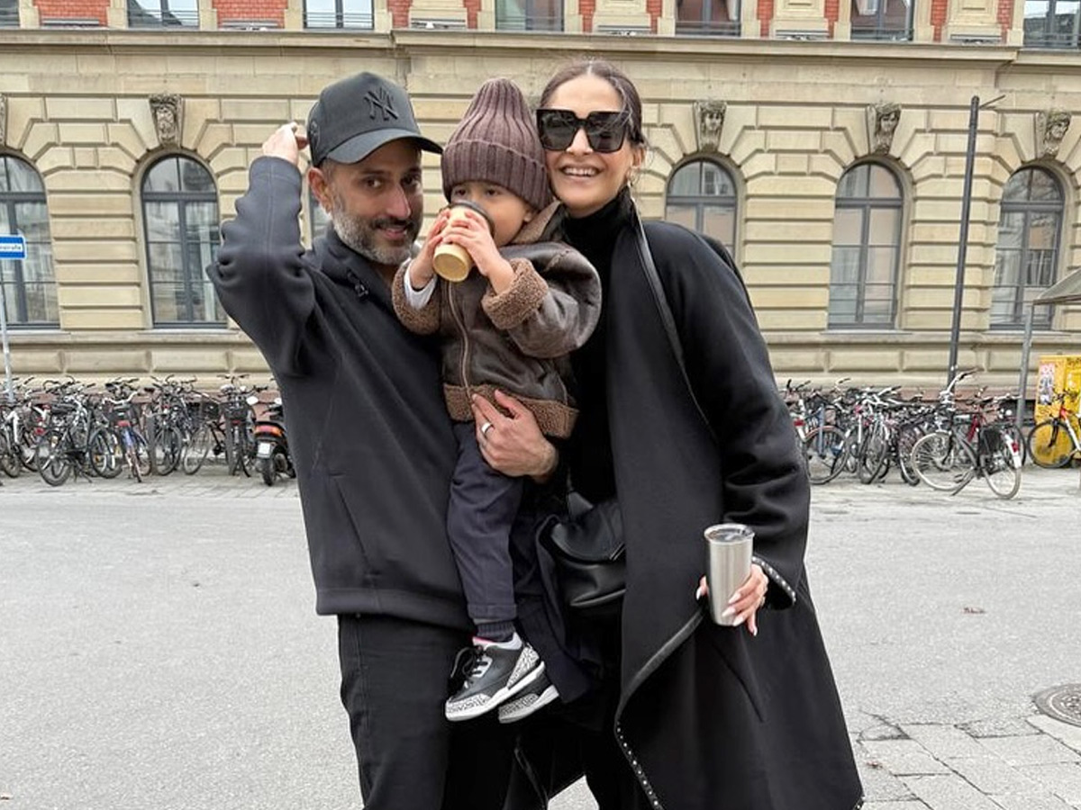 Sonam_20Kapoor_20shares_20unseen_20wedding_20pics_20with_20husband_20Anand_20Ahuja_20on_207th_20Anniversary_20Photos_20_2825_29.jpg 13
