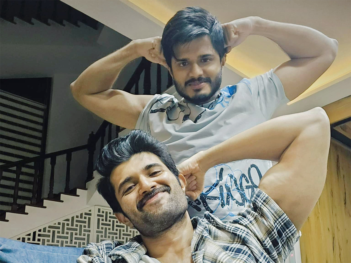 Vijay-Deverakonda-Birthday_2_1.jpg 13