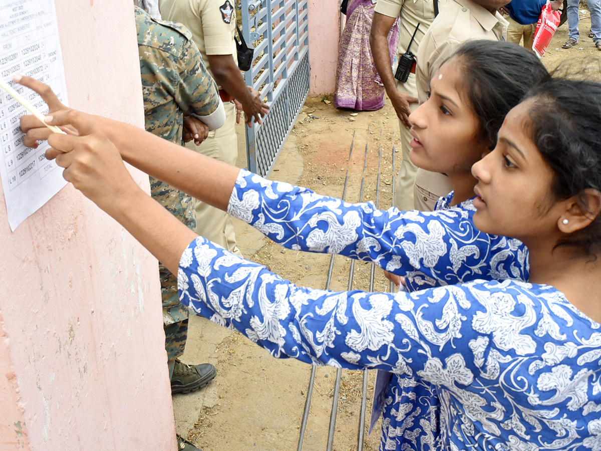 Best_20Photos_20of_20The_20Week_20in_20AP_20and_20Telangana_20Photo_20Gallery_20_2831_29.jpg 30