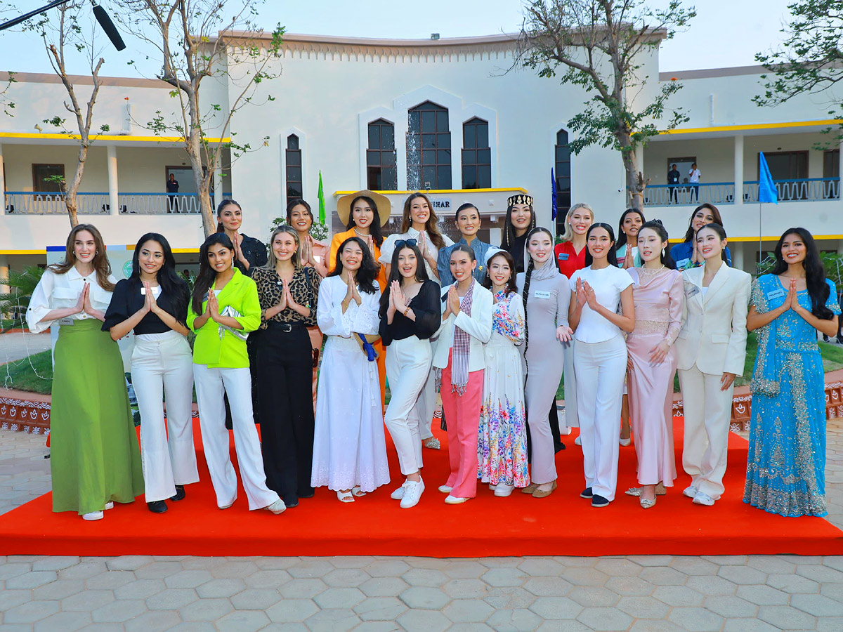 Miss_20World_20Contestants_20Visit_20Nagarjunasagar_20Buddhavanam_20Photos_20_2815_29.jpg 14