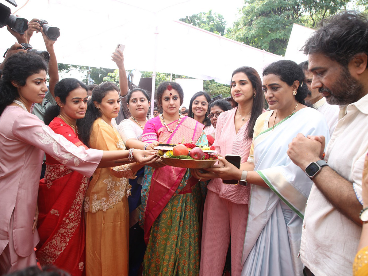 NTR_20YVS_20Chowdary_20New_20Movie_20Opening_20Photos__20_2812_29.jpg 12