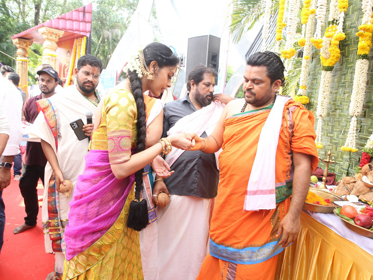 NTR_20YVS_20Chowdary_20New_20Movie_20Opening_20Photos__20_284_29.jpg 4