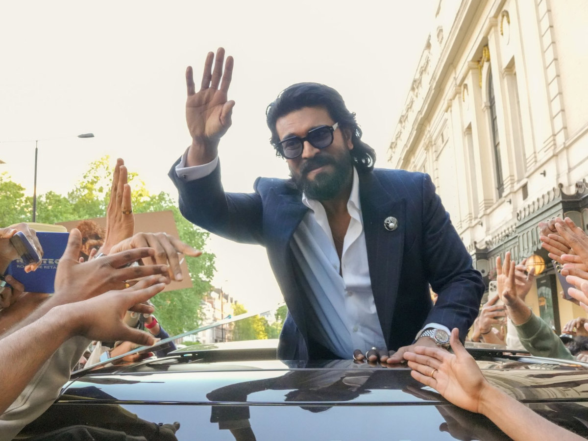 Ram_20Charan_20unveils_20his_20wax_20statue_20in_20London_20Photos_20_2811_29.jpg 4