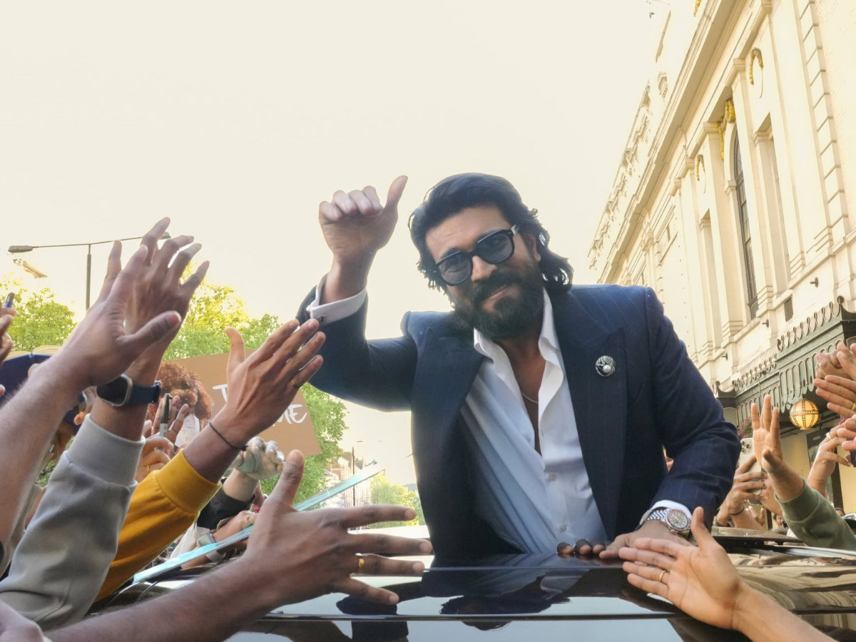 Ram_20Charan_20unveils_20his_20wax_20statue_20in_20London_20Photos_20_2812_29.jpg 5
