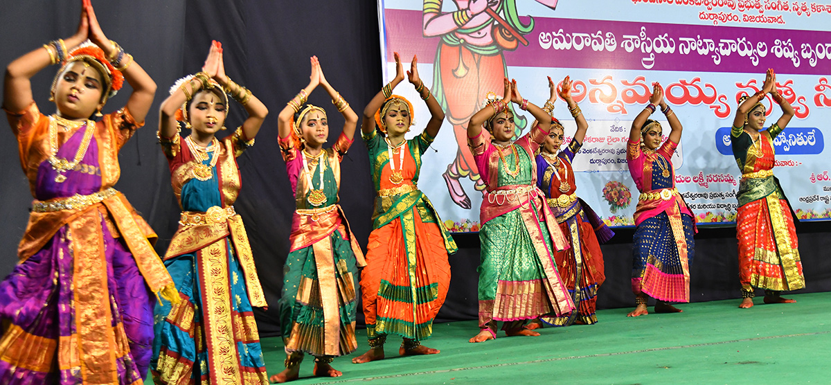 Kuchipudi_20Dance_20Performance_20in_20Vijayawada_20Andhra_20Pradesh__20_2810_29.jpg 10
