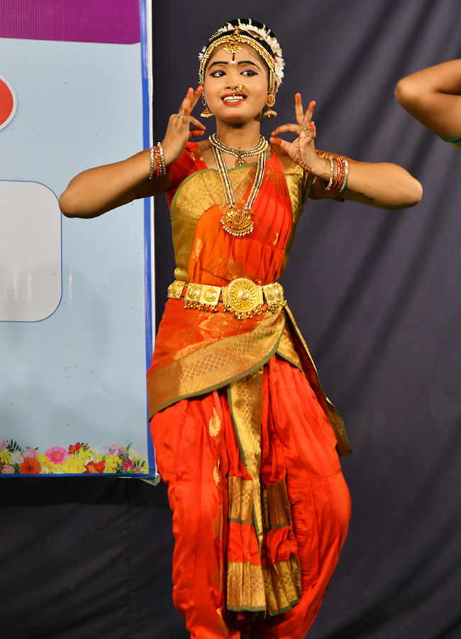 Kuchipudi_20Dance_20Performance_20in_20Vijayawada_20Andhra_20Pradesh__20_2812_29.jpg 12