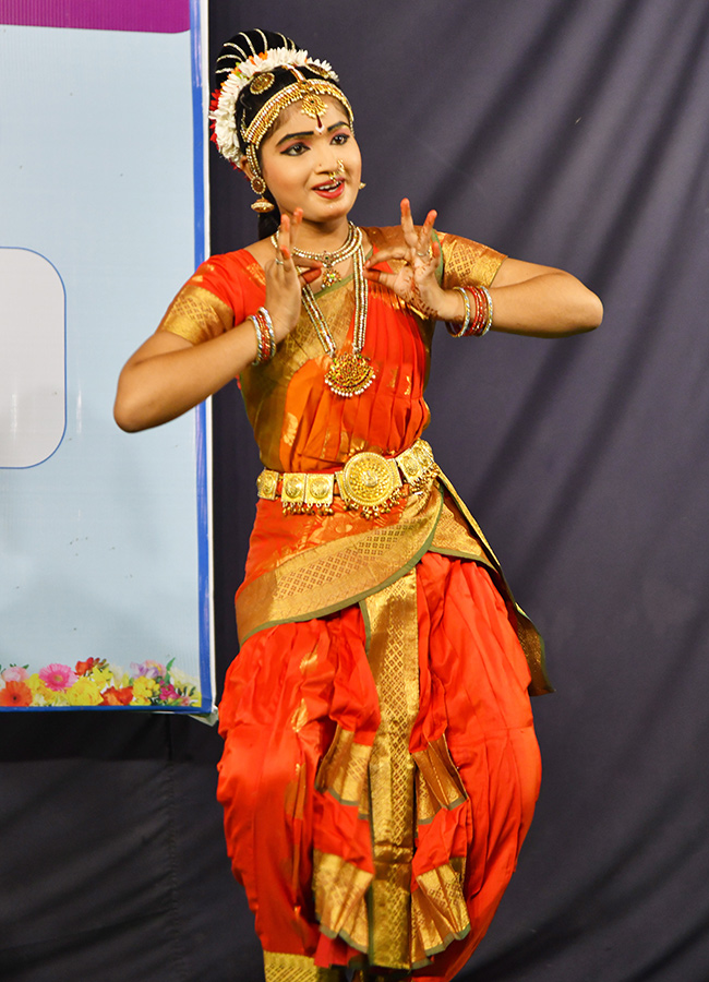 Kuchipudi_20Dance_20Performance_20in_20Vijayawada_20Andhra_20Pradesh__20_2813_29.jpg 13