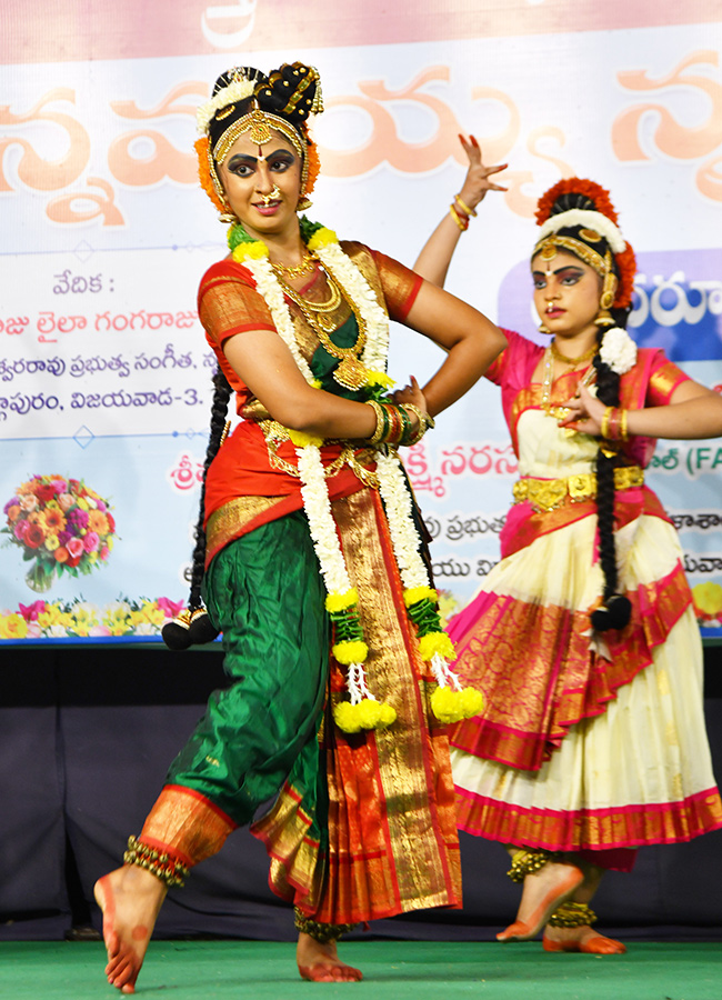 Kuchipudi_20Dance_20Performance_20in_20Vijayawada_20Andhra_20Pradesh__20_2814_29.jpg 14