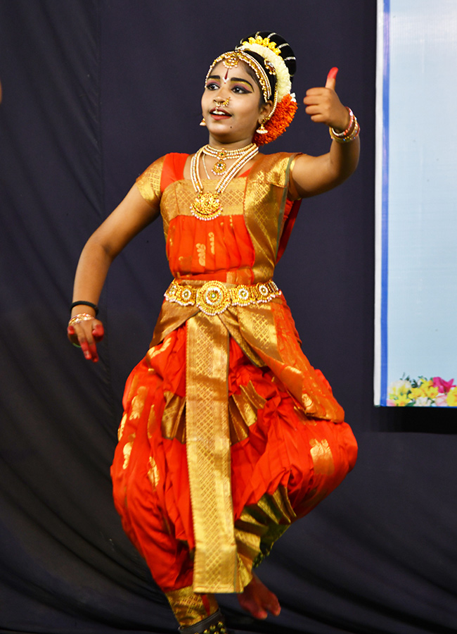 Kuchipudi_20Dance_20Performance_20in_20Vijayawada_20Andhra_20Pradesh__20_2816_29.jpg 16