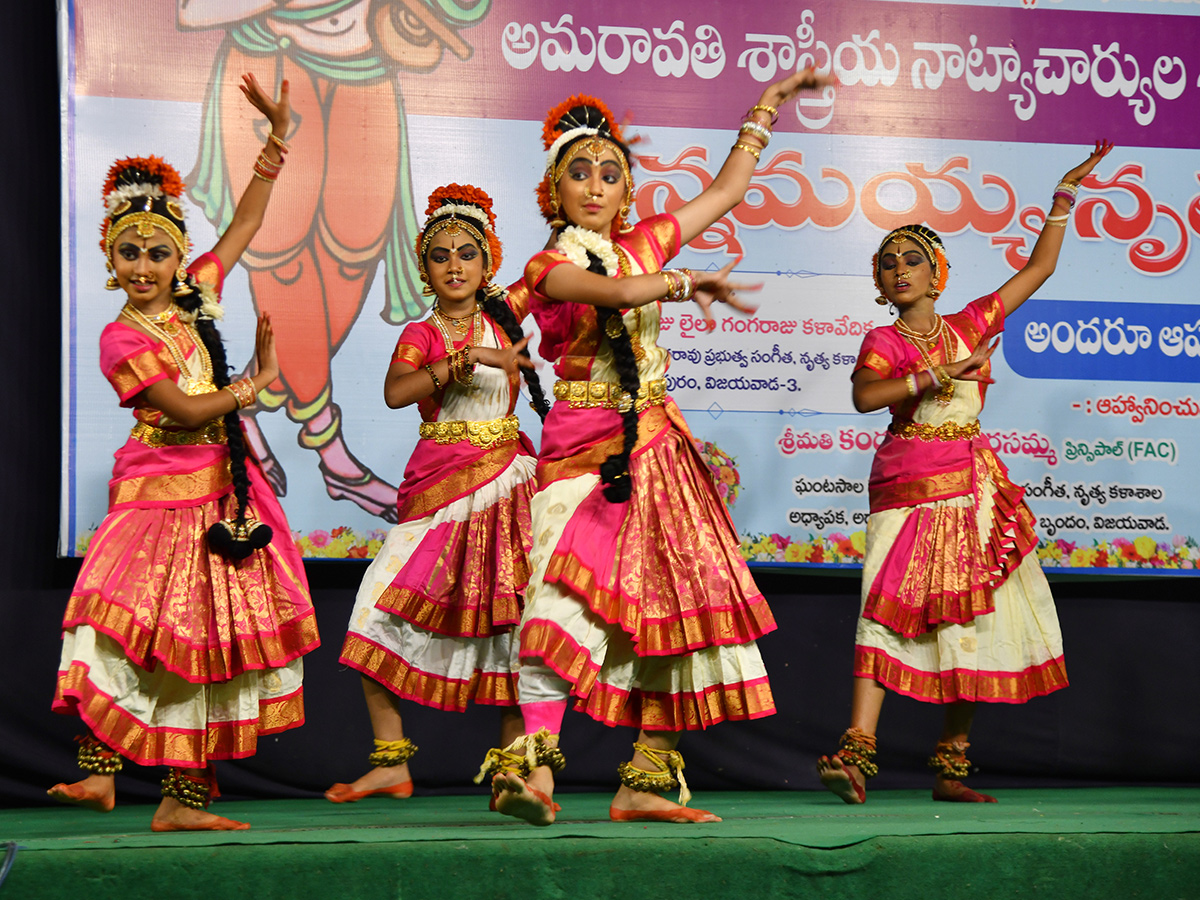 Kuchipudi_20Dance_20Performance_20in_20Vijayawada_20Andhra_20Pradesh__20_283_29.jpg 3