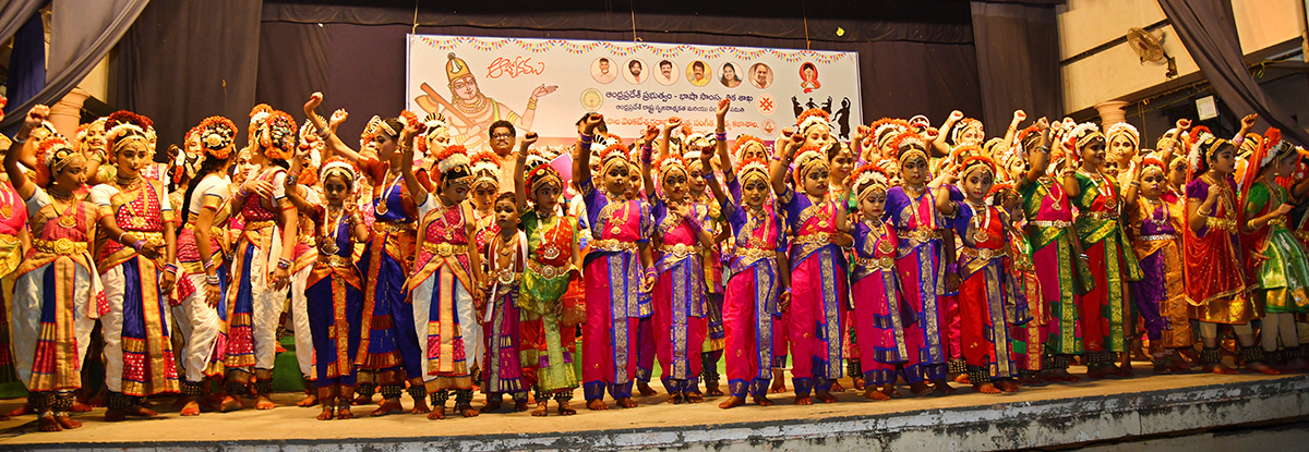 Kuchipudi_20Dance_20Performance_20in_20Vijayawada_20Andhra_20Pradesh__20_288_29.jpg 8