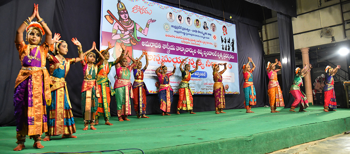 Kuchipudi_20Dance_20Performance_20in_20Vijayawada_20Andhra_20Pradesh__20_289_29.jpg 9