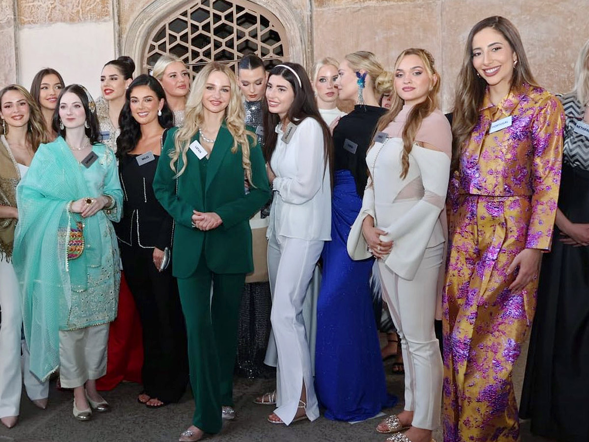 Miss_20World_202025_20Contestants_20At_20Charminar_2C_20Hyderabad_20Photos_20_2817_29.jpg 5