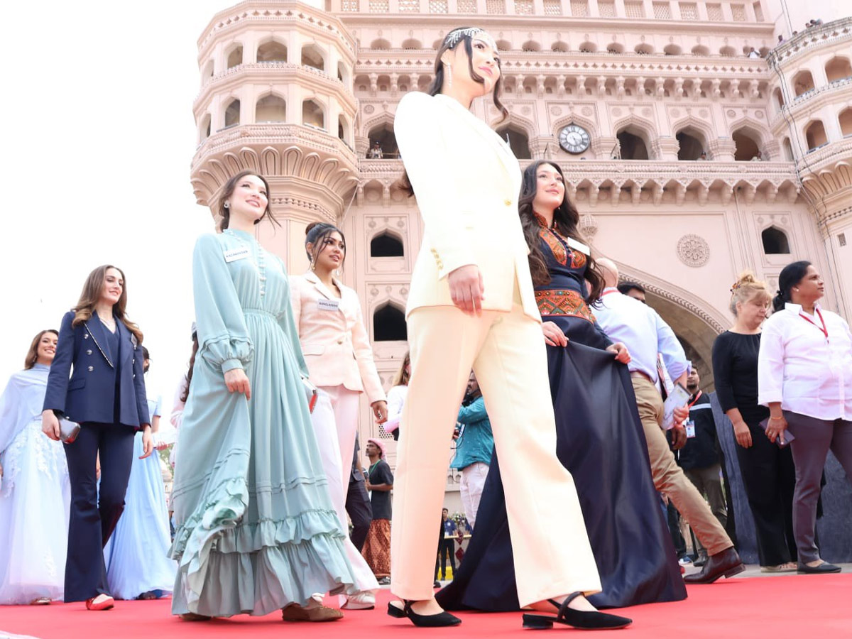Miss_20World_202025_20Contestants_20At_20Charminar_2C_20Hyderabad_20Photos_20_281_29.jpg 2