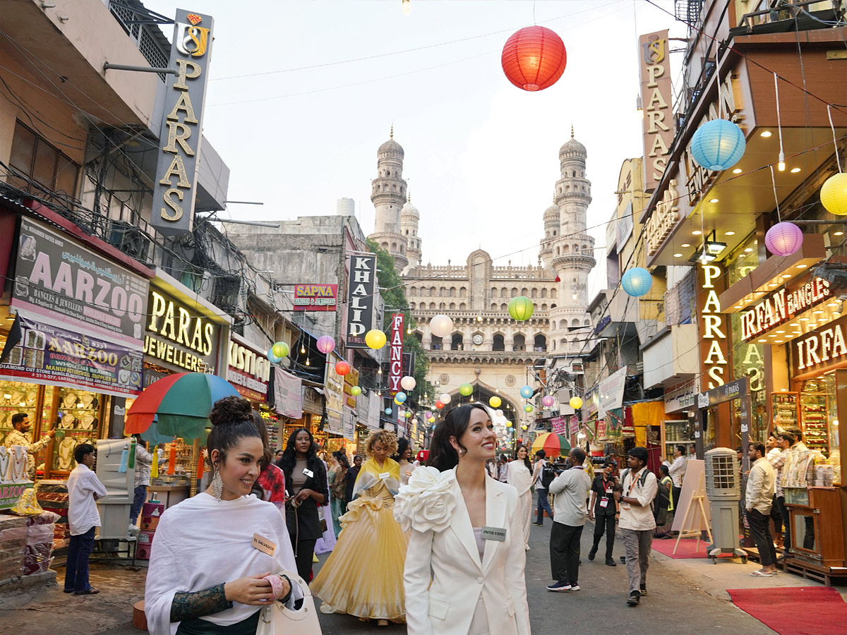 Miss_20World_202025_20Contestants_20At_20Charminar_2C_20Hyderabad_20Photos_20_2822_29.jpg 10