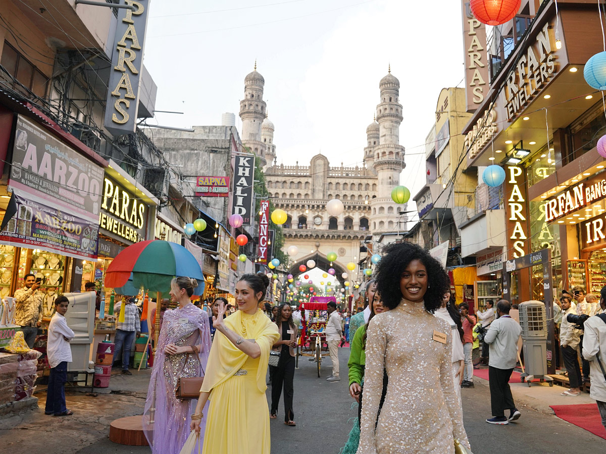 Miss_20World_202025_20Contestants_20At_20Charminar_2C_20Hyderabad_20Photos_20_2823_29.jpg 11