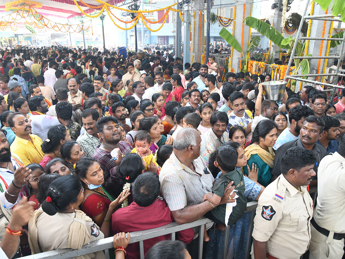 Tirupati_20Gangamma_20Jatara_202025_20Viral_20Photos__20_287_29.jpg 7