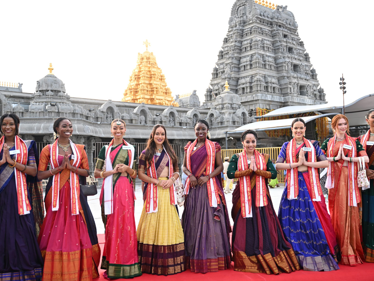 Miss_20World_20Contestants_20To_20Visit_20Yadagirigutta_20And_20Pochampally_20Photos_20_2814_29.jpg 15