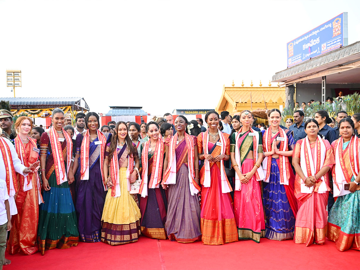 Miss_20World_20Contestants_20To_20Visit_20Yadagirigutta_20And_20Pochampally_20Photos_20_2819_29.jpg 20