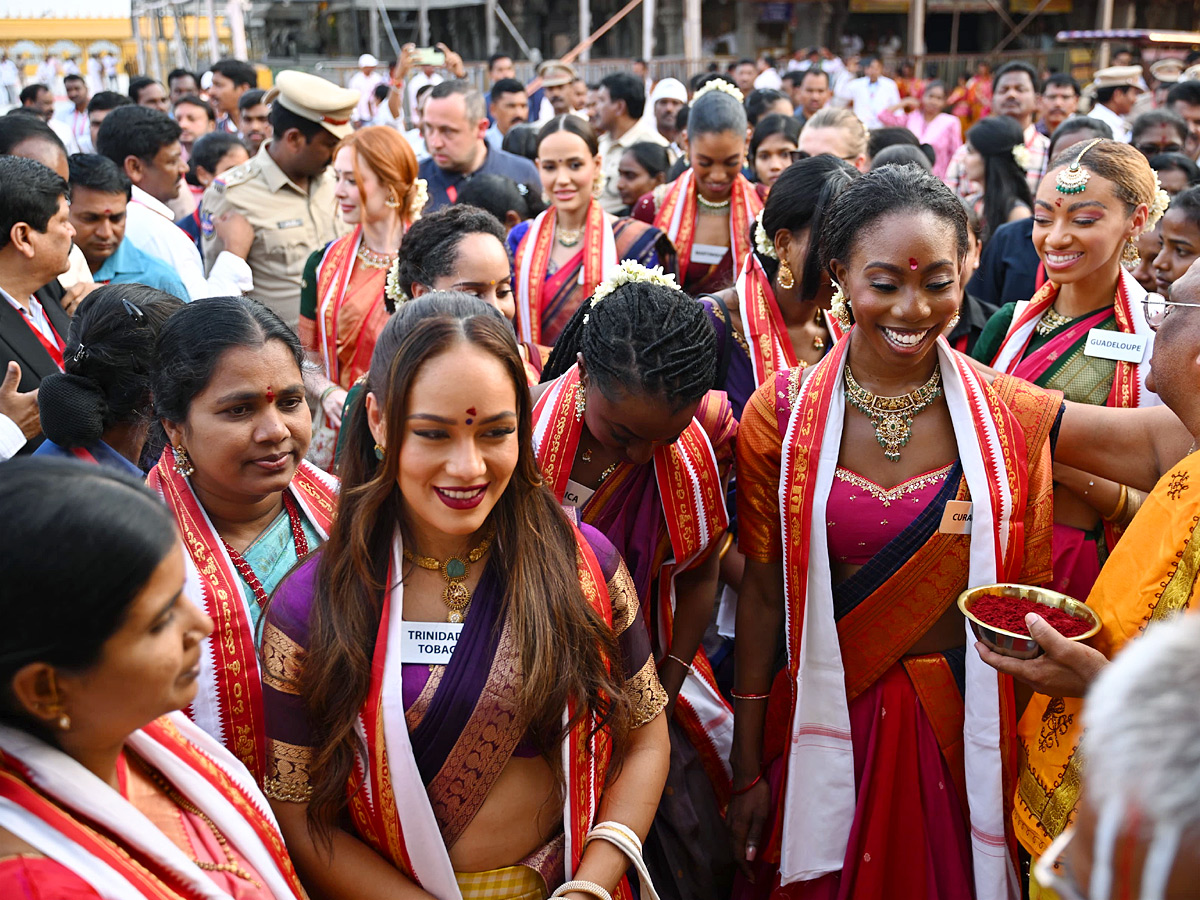 Miss_20World_20Contestants_20To_20Visit_20Yadagirigutta_20And_20Pochampally_20Photos_20_2824_29.jpg 25