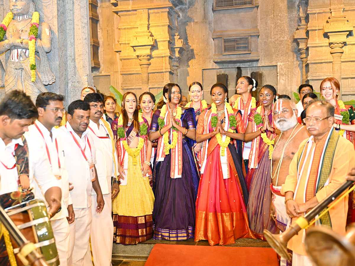 Miss_20World_20Contestants_20To_20Visit_20Yadagirigutta_20And_20Pochampally_20Photos_20_2827_29.jpg 28